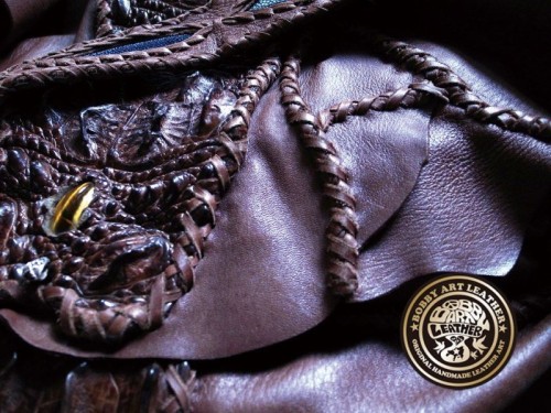 高級皮革　カイマン　本革　エキゾチックレザー　紫　パープル　大容量バッグ　爬虫類